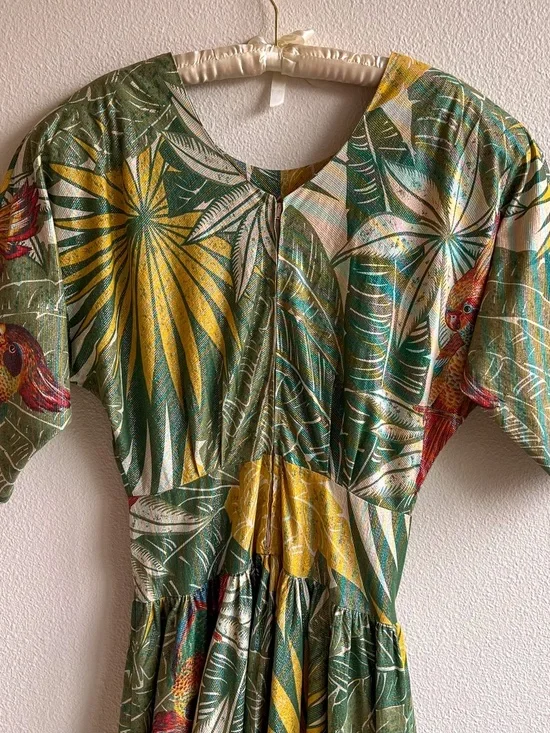 Vintage 1980s Tropical Bird Print Dress With Metallic Threads (L) - Picture 12 of 14